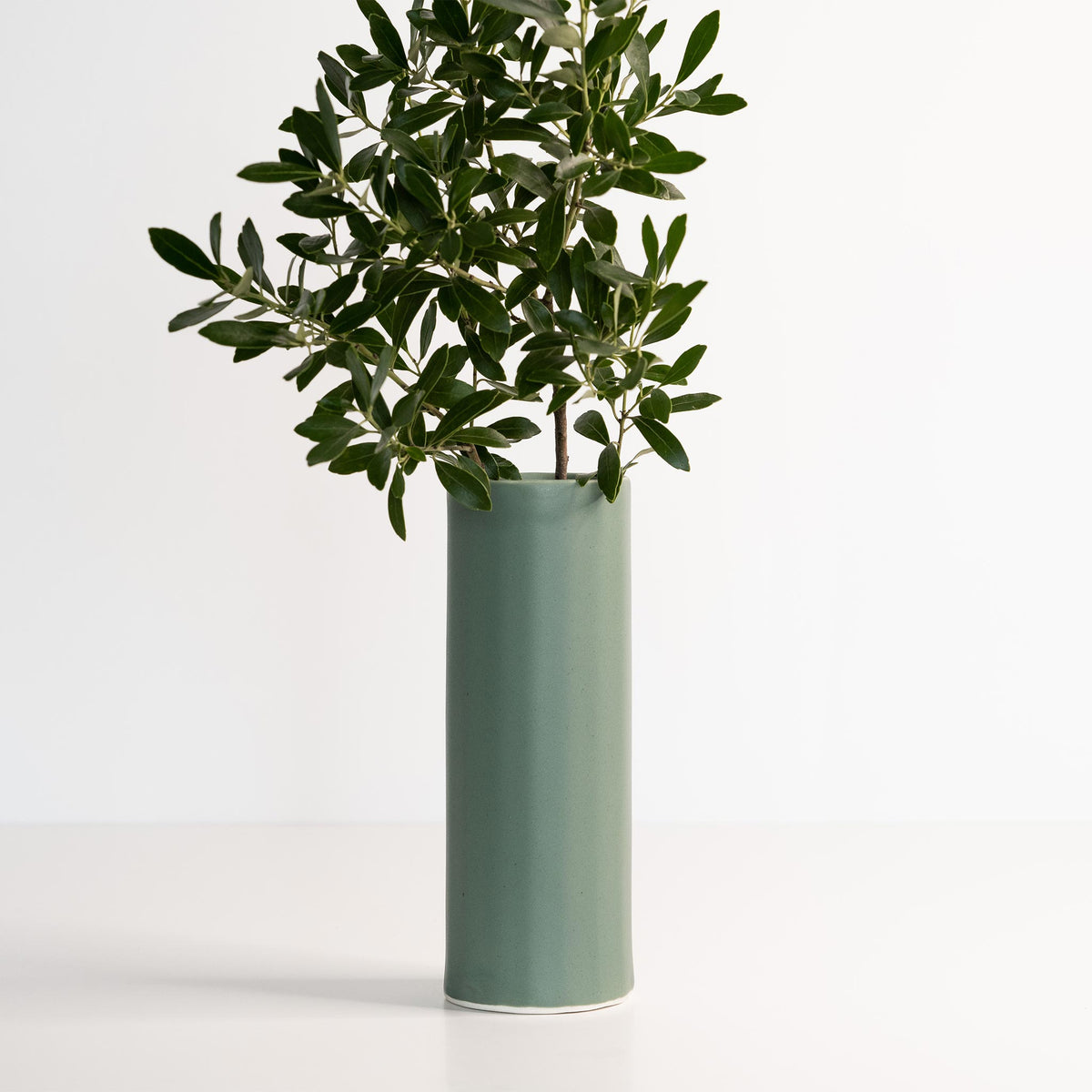 Home Accents - porcelain vase and decorative pieces